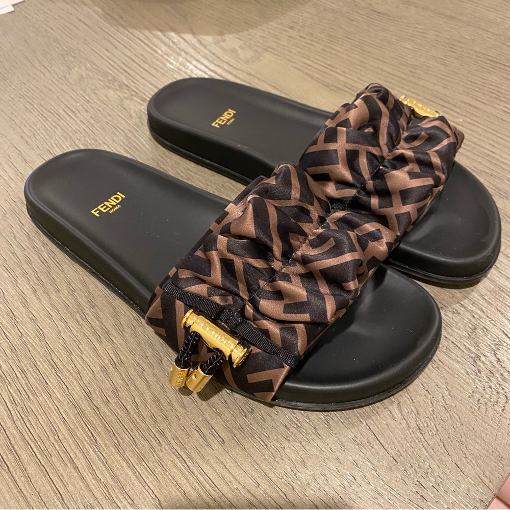 FENDI slides size 37